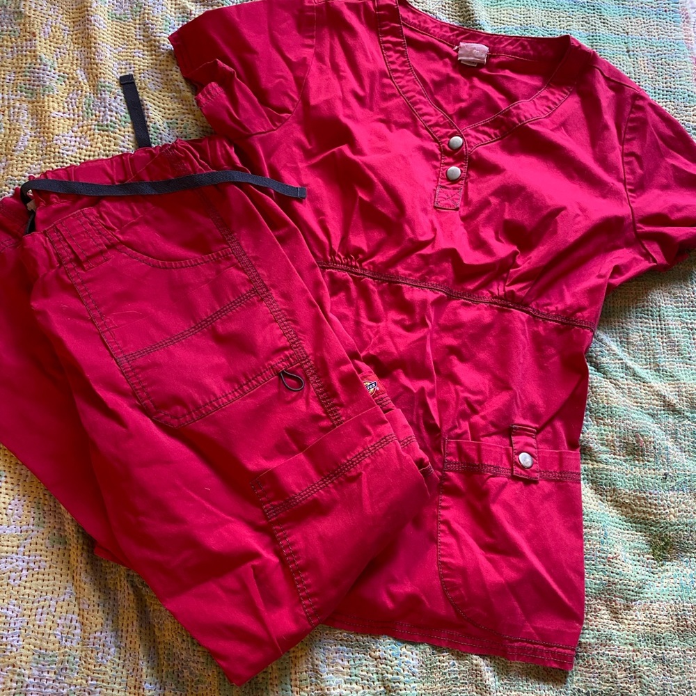 Scrub set